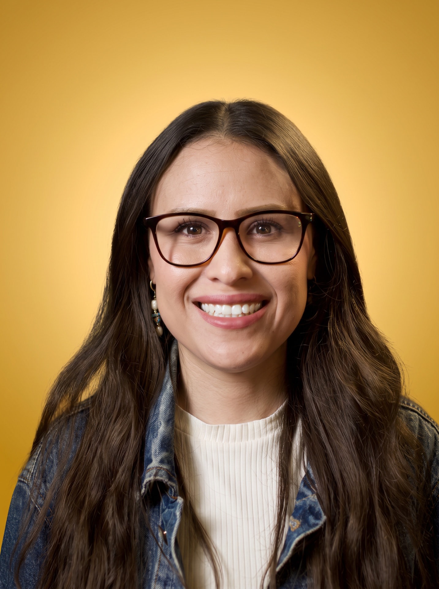 Portrait of Itzel, certified native Spanish teacher